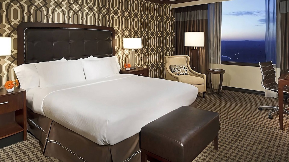 Alexandria West Hotel | Perfect Place to Unwind! Pets Allowed, Indoor Pool and Outdoor Pool!