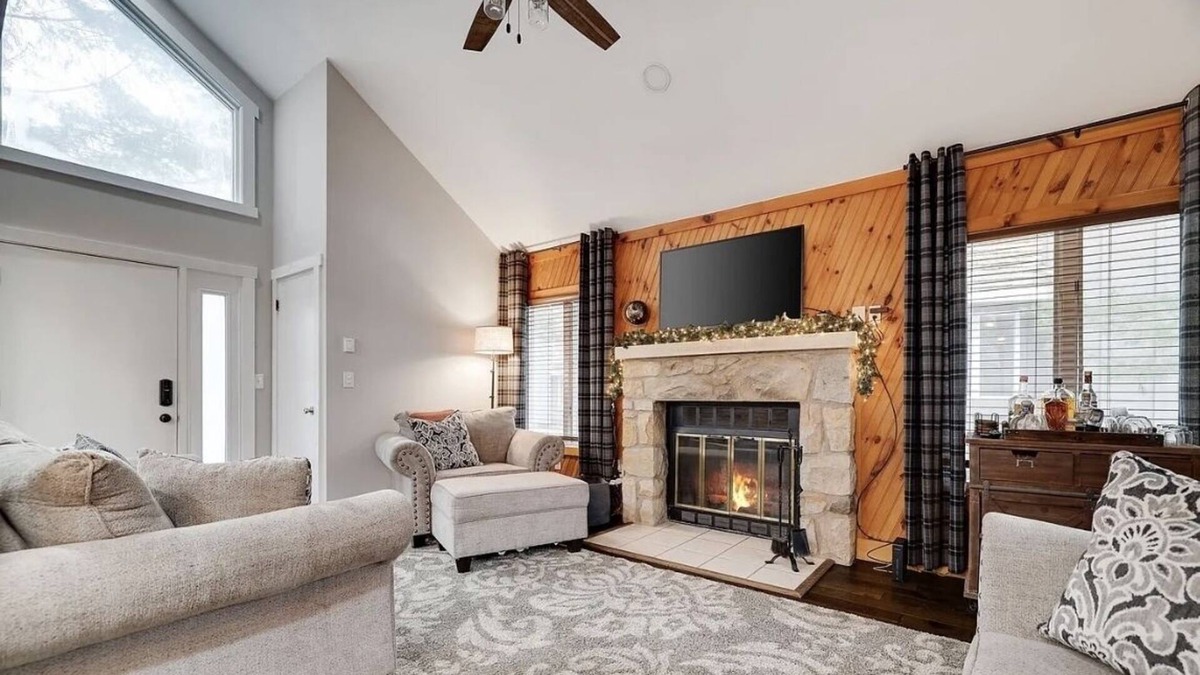 White Haven Cottage | Perfect Pocono Getaway! Ski, Golf, and lake access!