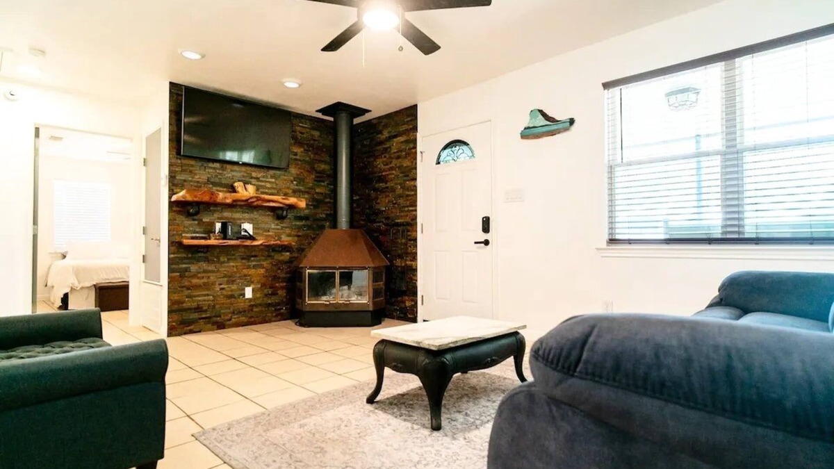 Tow House | Perfect Private Getaway in Buchanan Lake Village!