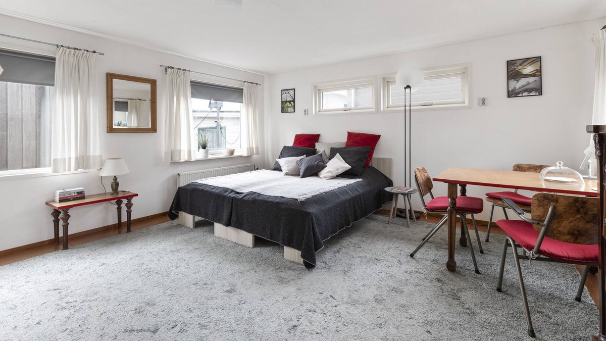 Stadionbuurt Bed & Breakfast | Perfect Private Studio In UNIQUE Houseboat Village!