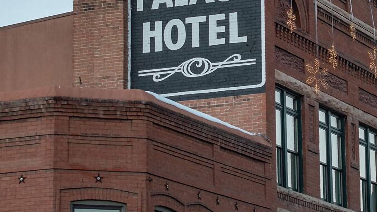 Salida Condo | Perfect Queen Suite in ❤️ of Salida at Palace Hotel - seasonal/monthly