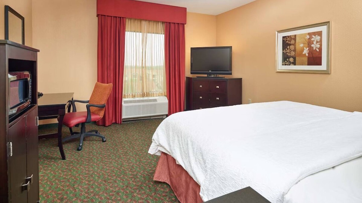 Waco Hotel | Perfect Relaxation for Baylor Visitors| 2 Units, Free Parking, Indoor Pool!