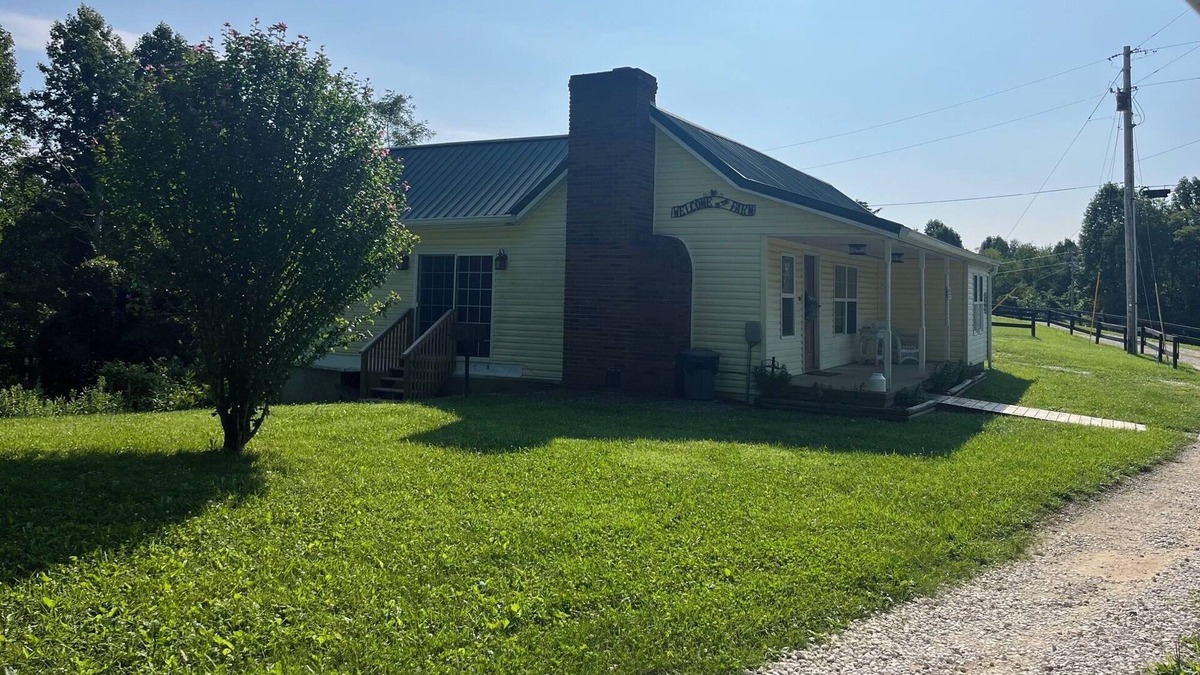 Rogers Other | Perfect RRG Location - Farmhouse with hot tub