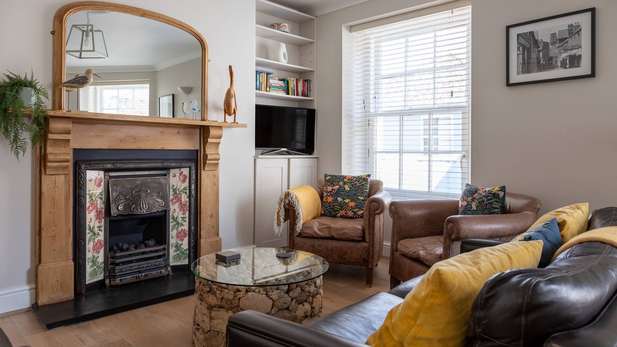 Salcombe Apartment | Perfect Salcombe Hideaway - Kings View, Fore Street, in the heart of Salcombe