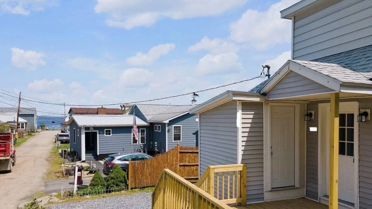 Malta Apartment | Perfect Saratoga Lake apartment! Central location for both racetrack and lake!