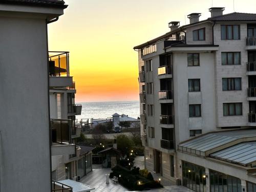 Shkorpilovtsi Apartment | Perfect Sea and Pool View Long Beach Apartment