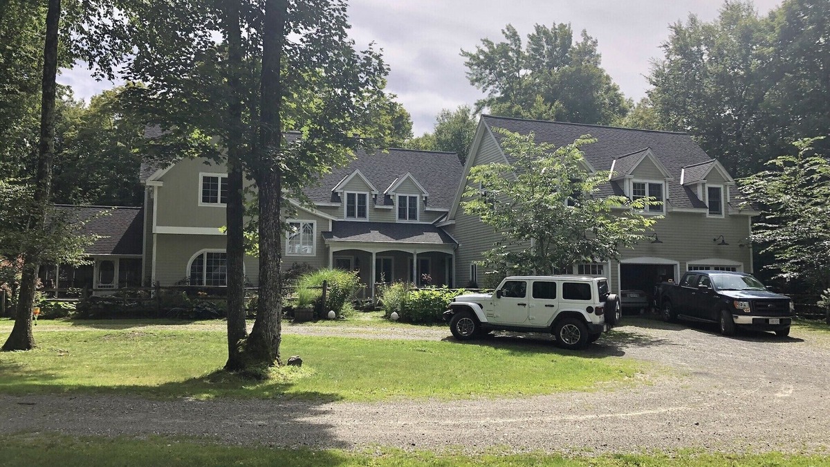 West Stockbridge House | Perfect setting for Family Vacations Short and Long Term Stays Welcomed.