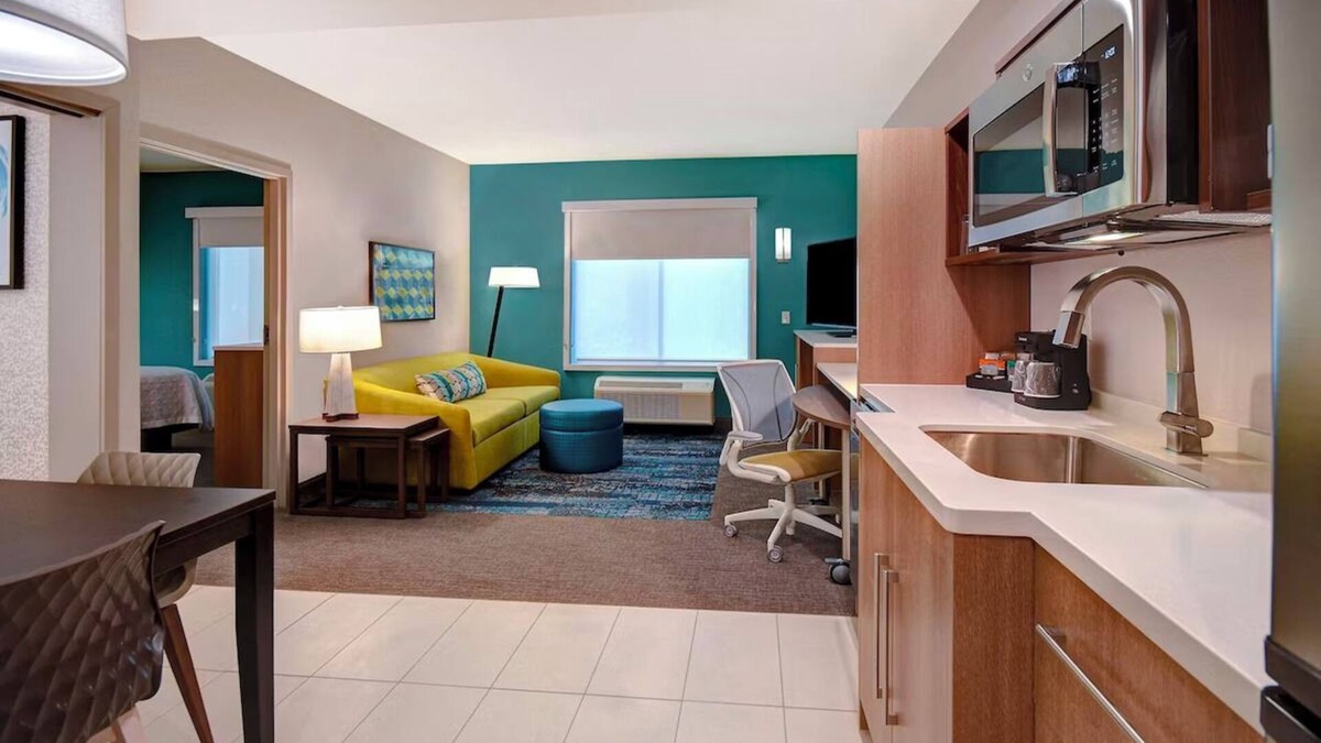 Downtown Tucson Hotel | Perfect Spot for Unwinding! Outdoor Pool, Pet-Friendly Property, Free Breakfast!