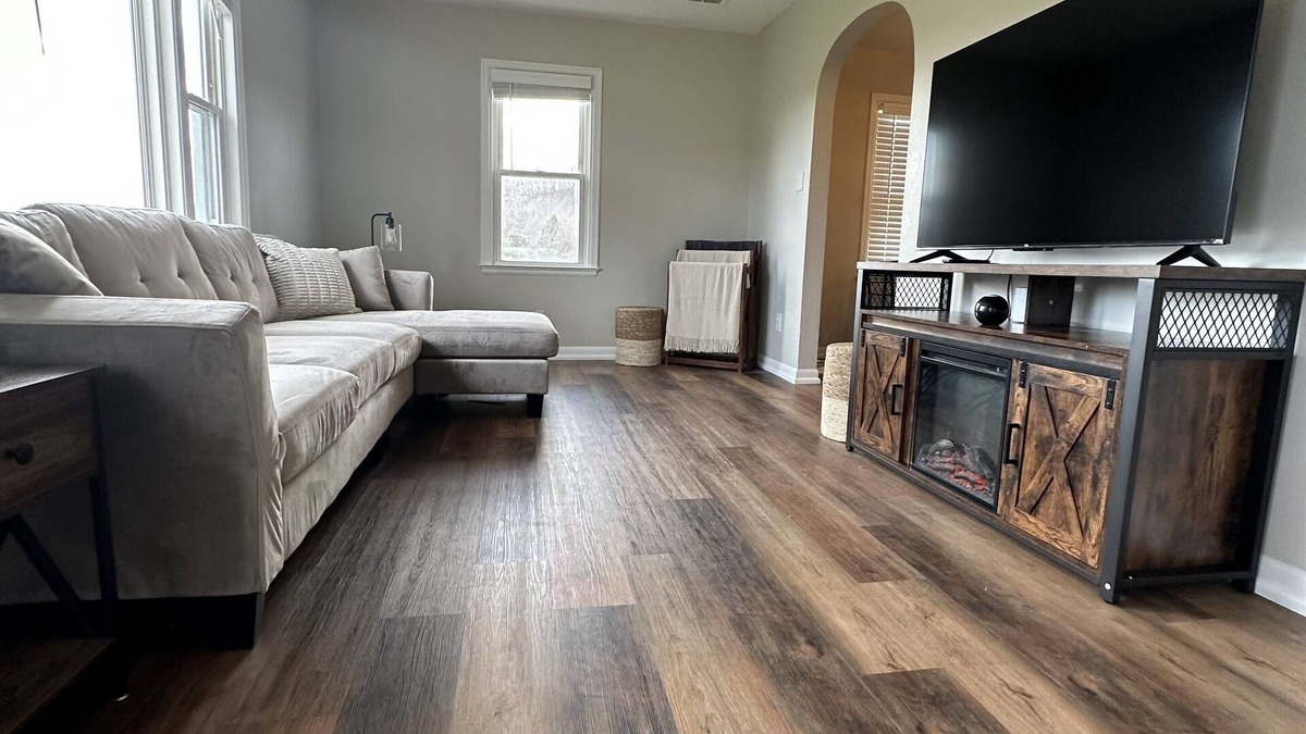 Martinsville House | Perfect spot!nMartinsville's Beautiful Leaves,nIU Football to Indy nightlife!nn