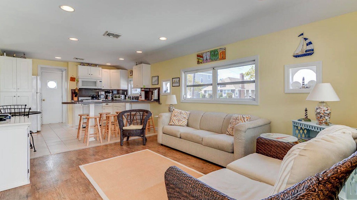 Point Pleasant Beach House | Perfect Summer Vacation! 2 Car Parking, Close Beach & Boardwalk, 4 Badges, WiFi