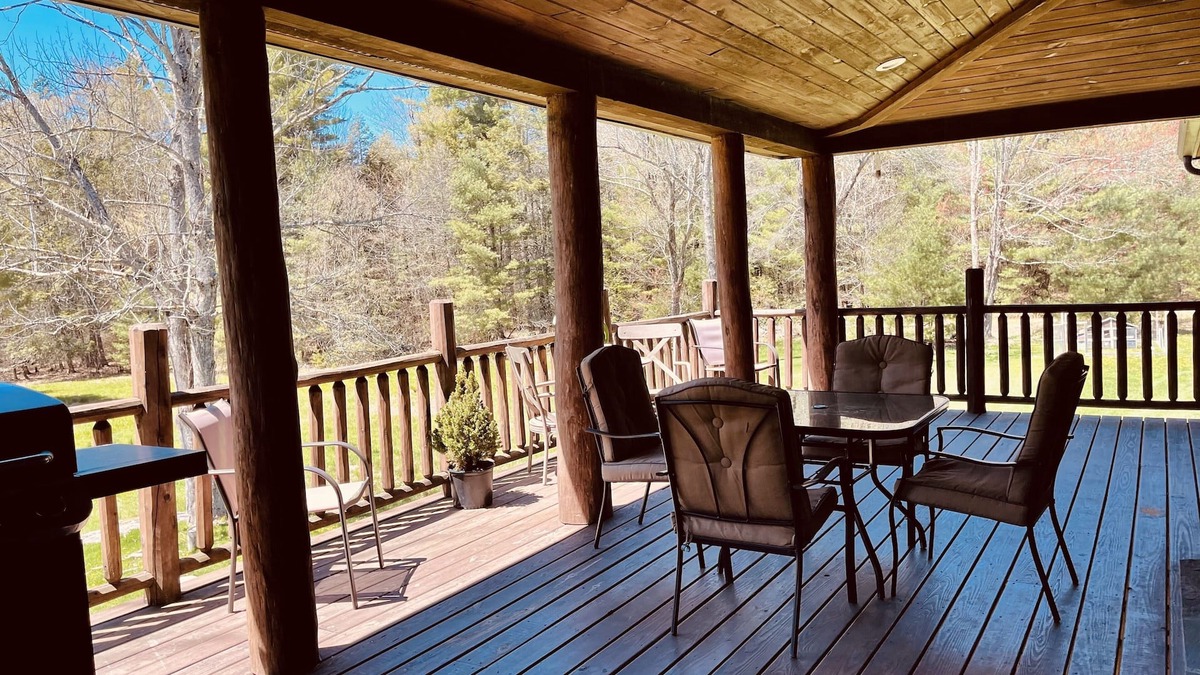 Greenfield Park Cabin | Perfect Summer/Fall Getaway with Amazing Fireplace for Gathering/Relaxation.
