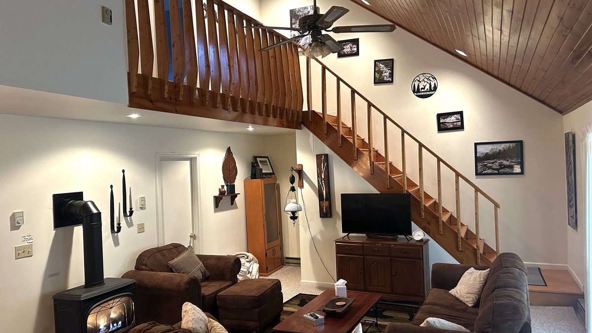 Dushore Cabin | Perfect summer getaway to explore or relax: Spacious/Pet-friendly/3BR cabin!