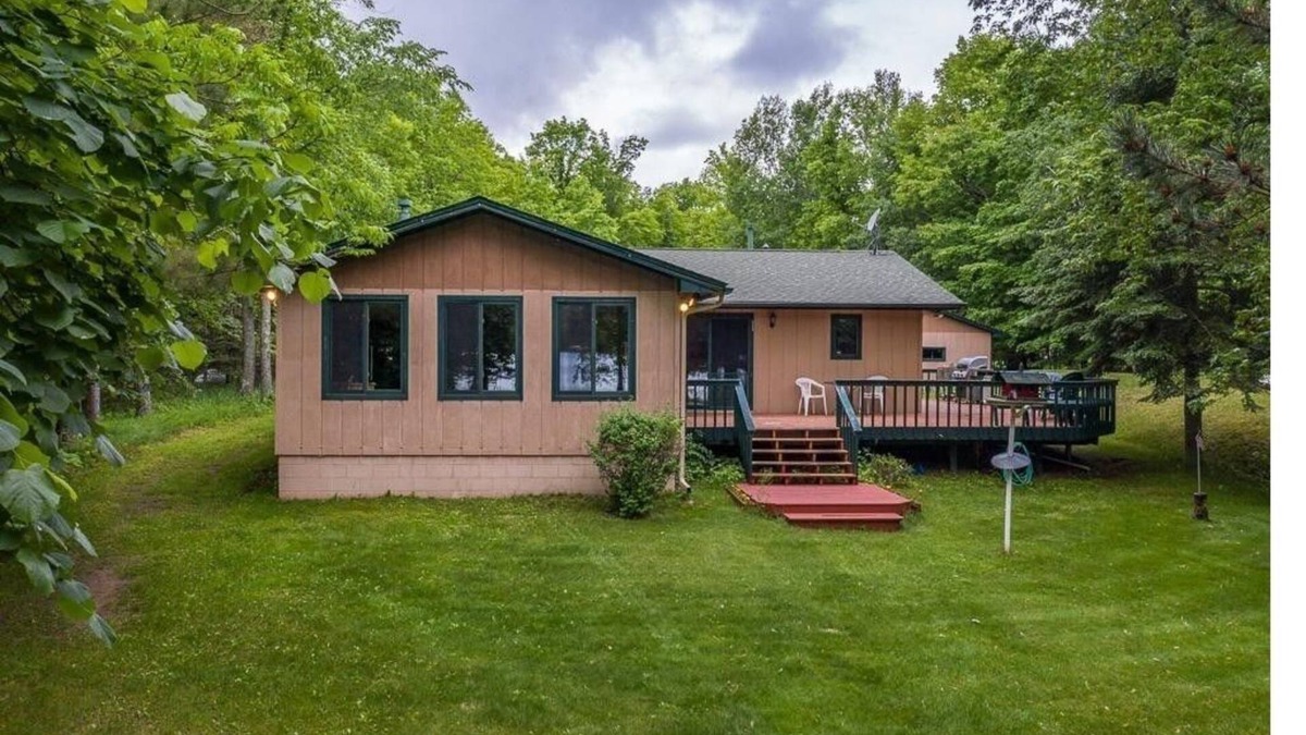 Remer Cabin | Perfect Summer rental in prime location on Washburn Lake