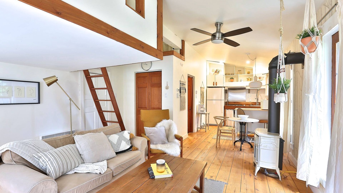 Ayers Cliff Apartment | Perfect Summer Weekend Loft in the ❤️ of the Eastern Townships