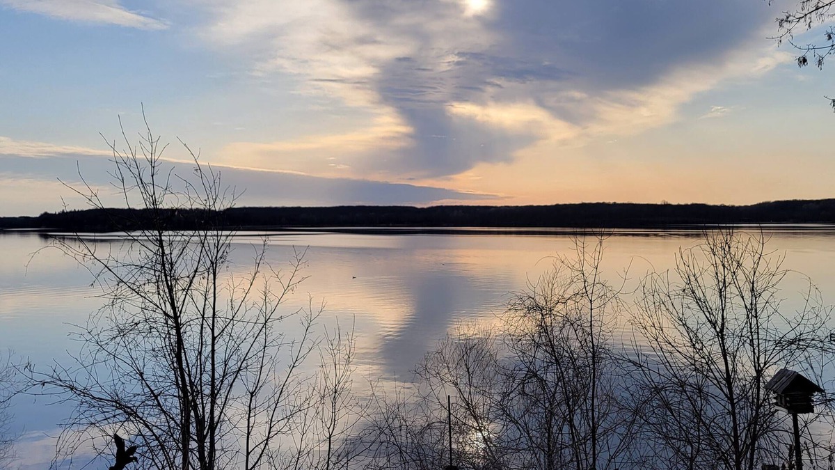 Alexandria Cabin | Perfect sunset views on Lake Carlos