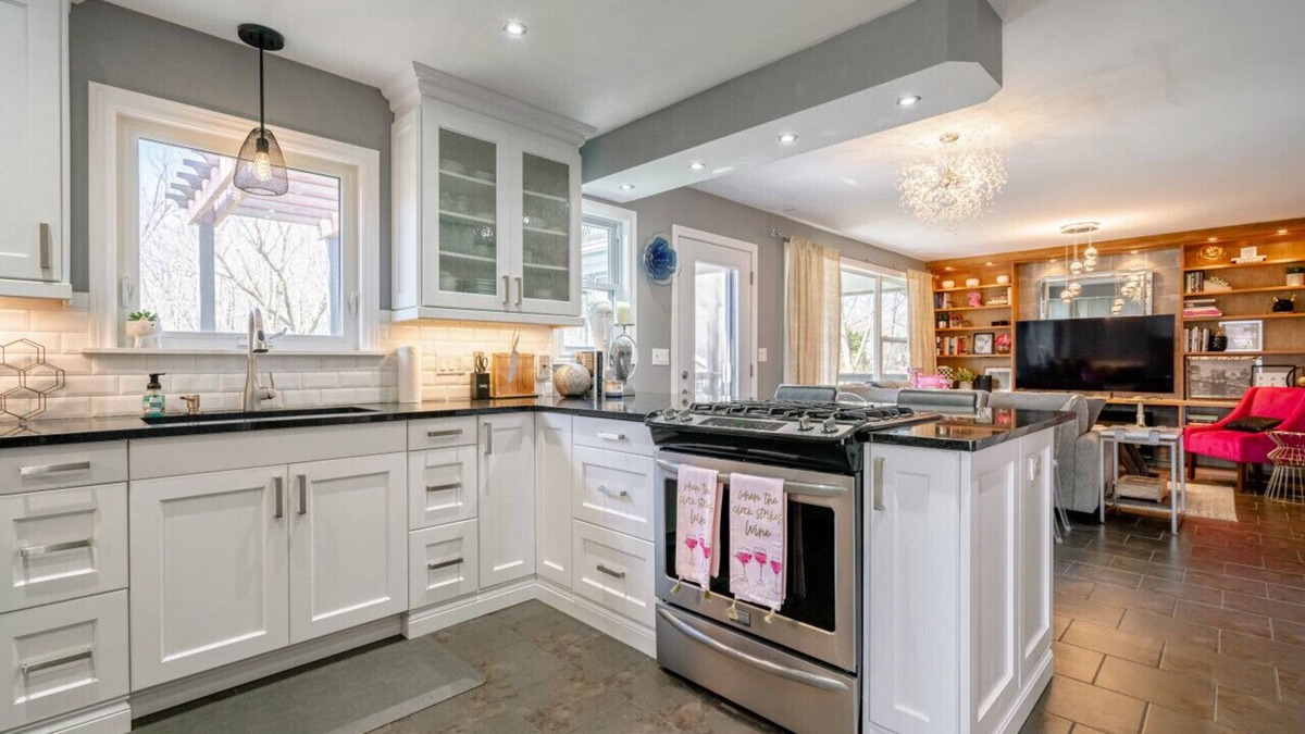 Kingsville House | Perfect Trendy 2 Bdrm Home in Wine Country