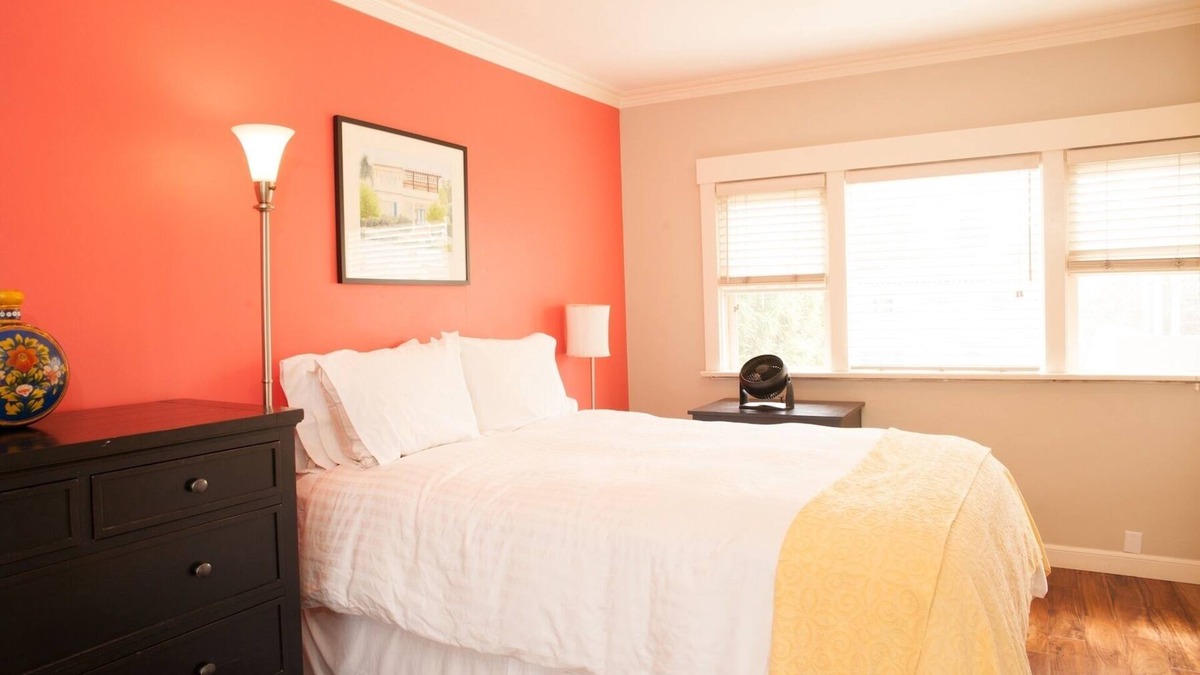 West Beach House | Perfect West Beach Location! 2 Level 1BR/1Ba. Walk everywhere! Rooftop Garden!