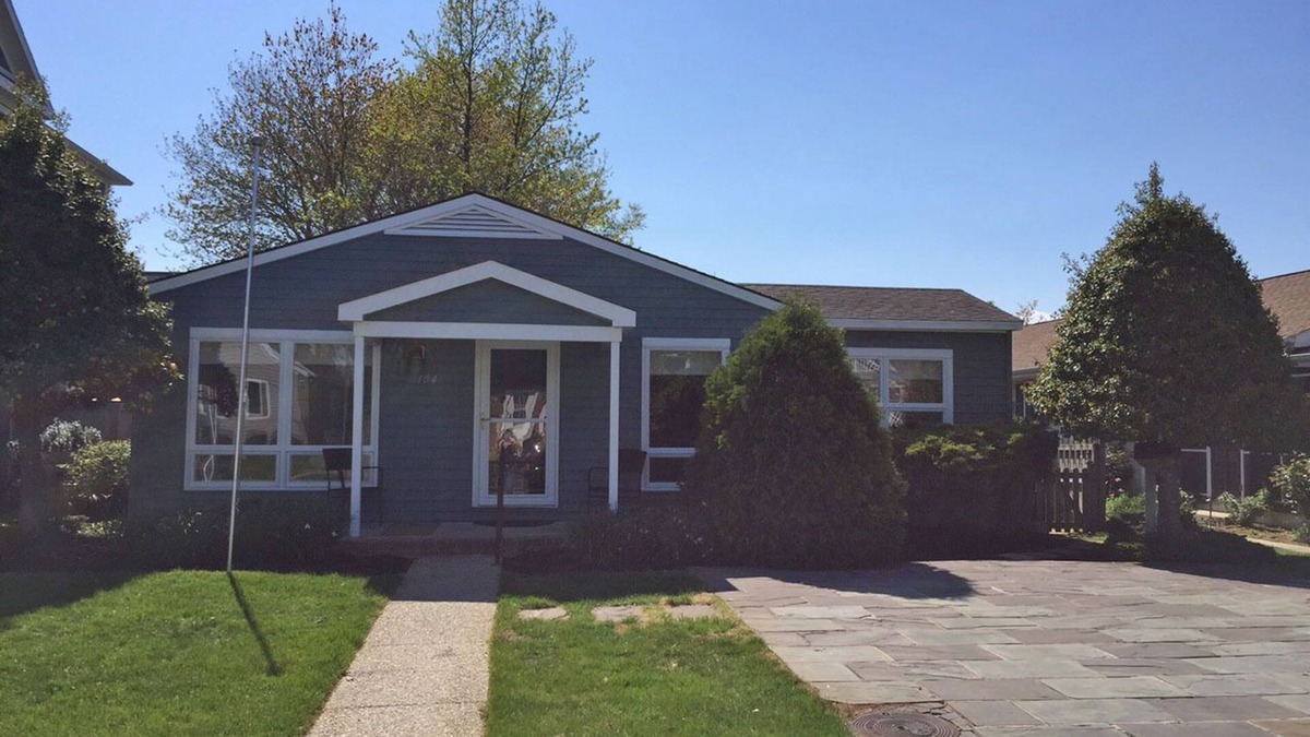 Country Club Estates House | Perfection, Renovated Throughout - great in-town location sleeps 6