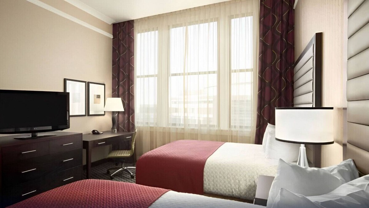 Downtown St. Louis House | Perfectly Appointed Suite for Groups! Free Wi-Fi!