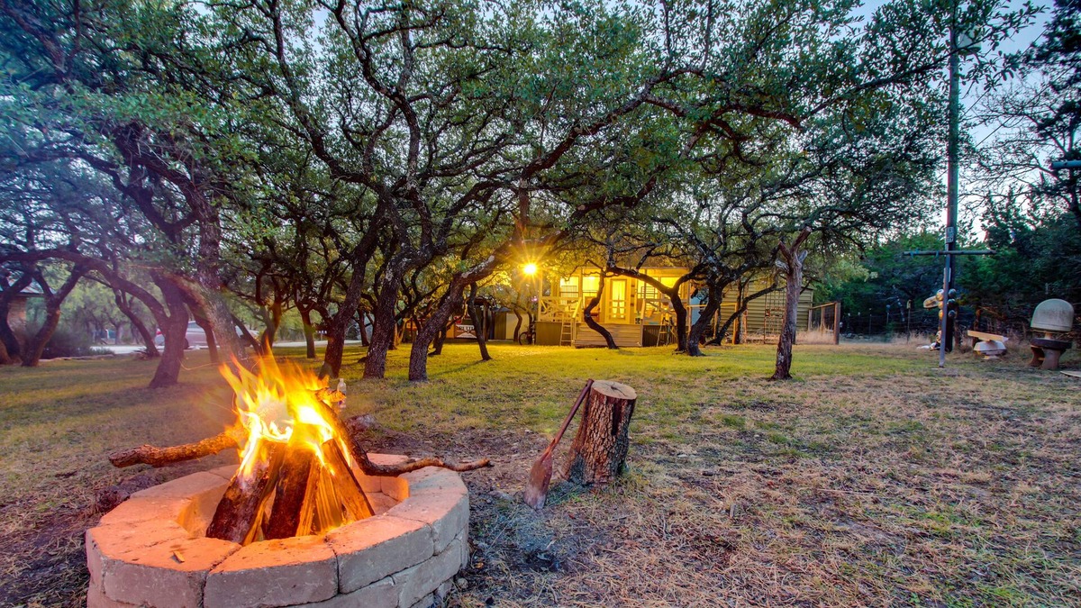 Dripping Springs Cabin | Perfectly decorated, dog-friendly cabin with community pool and hot tub