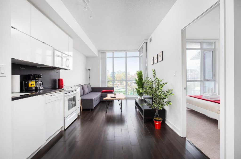 Downtown Toronto Apartment | Perfectly Downtown with FREE PARKING