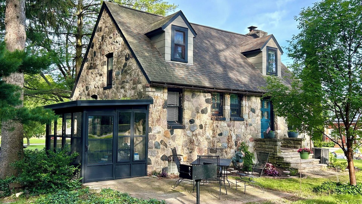 Rockford Cottage | Perfectly Furnished Peaceful & Cozy, 30+ stay, Sleeps 6. Utilities included