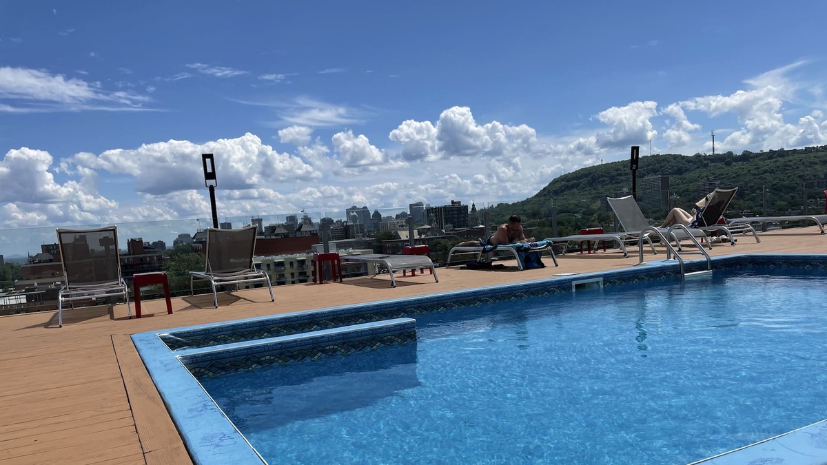 Mile End Apartment | Perfectly Located + Pool with a View