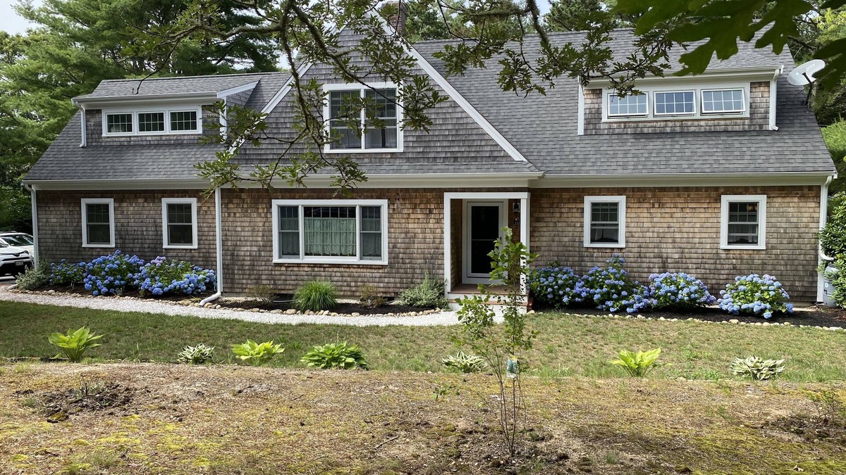 Chatham House | Perfectly located, with central AC. 3BR, sleeps 6-8