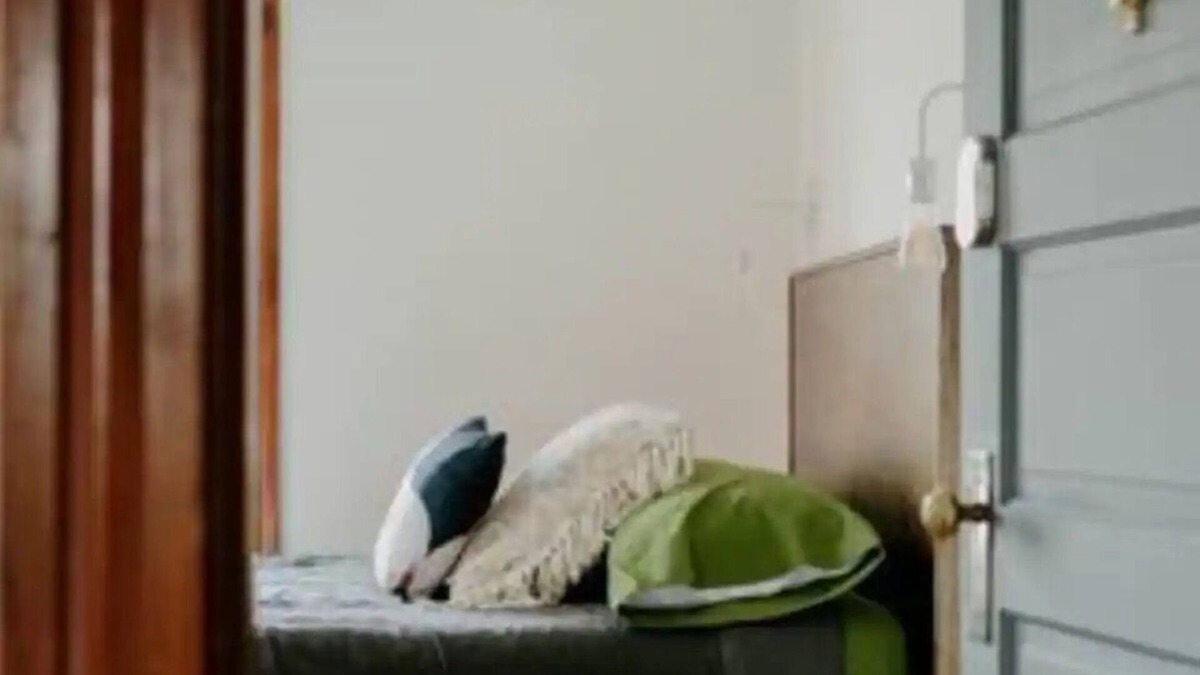 Kerns House | Perfectly Portland Getaway: Captain Sharpe's Room at Hi Buddy PDX