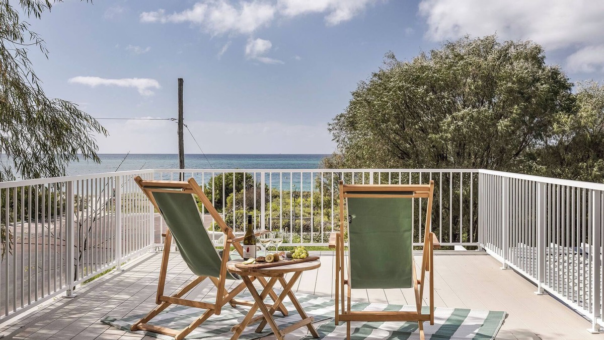 Broadwater House | PERFECTLY STYLED BEACH HOUSE WITH NEWLY RENOVATED BALCONY