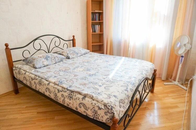 Oktyabrsky District Apartment | Perfecto near Railway Station