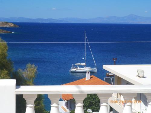Agia Marina Mikrolimanou House | Perigiali Seaside