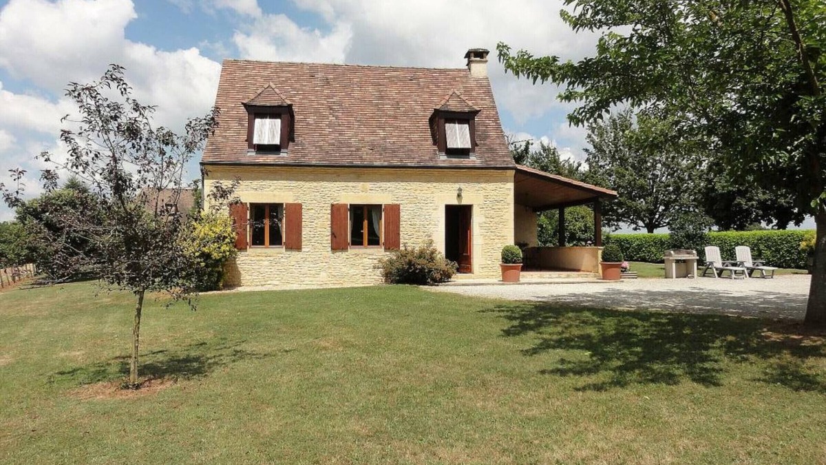 Salignac-Eyvignes Cottage | Perigord house with 2 bedrooms in Salignac-Eyvigues, courtyard and garden, pets allowed