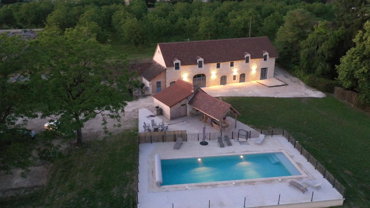 Cazoules House | Périgord Noir, magnificent barn converted into a haven of peace.
