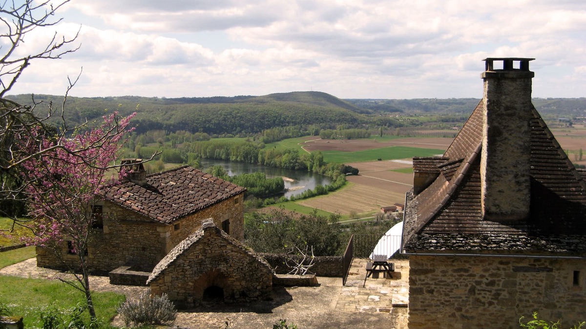 Bezenac House | Périgord Noir, near Sarlat, house in a park, view over the Dordogne