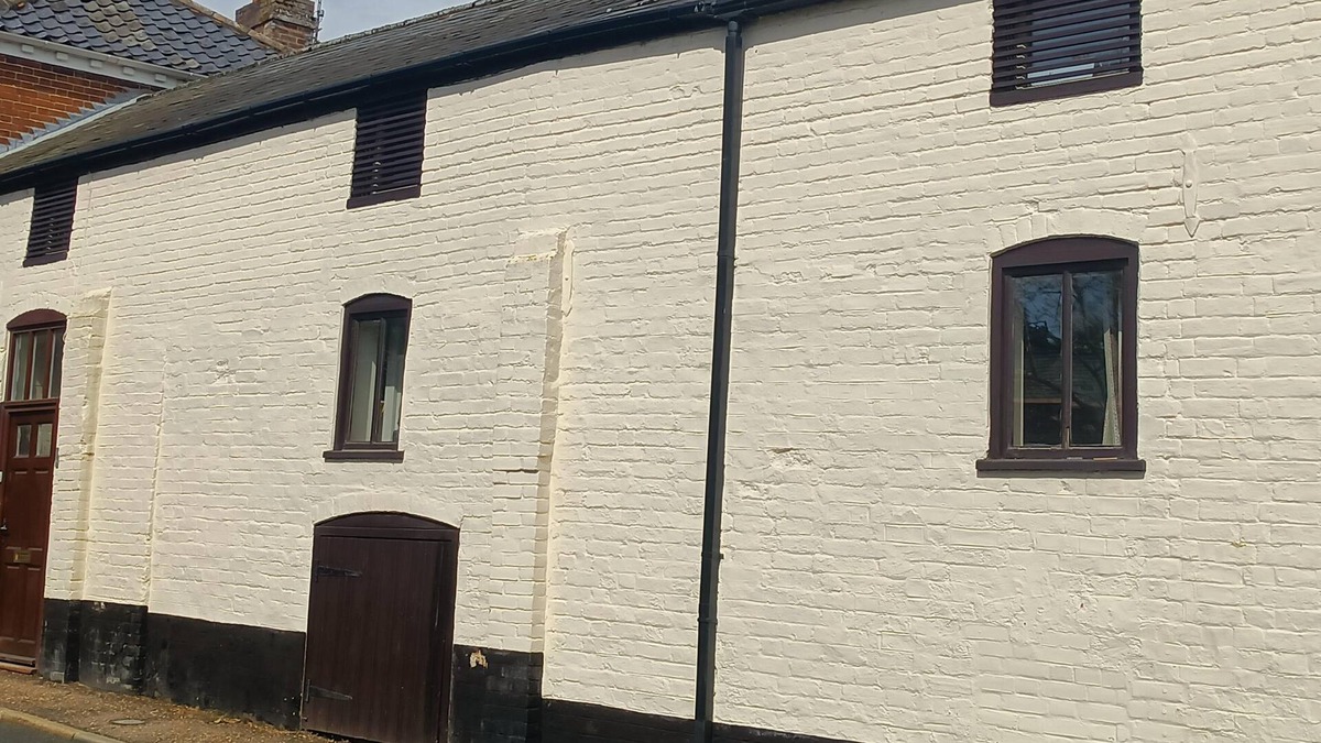 Loddon Cottage | Period Cottage With Private Courtyard Garden, Sleeps 4-6