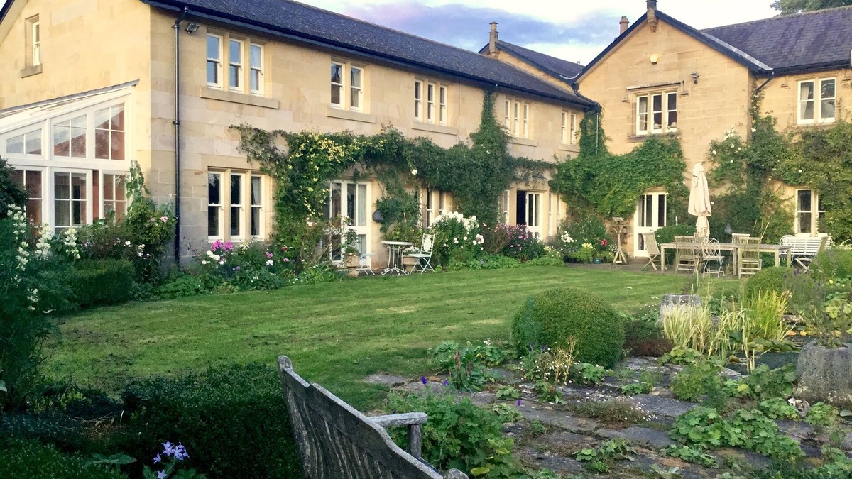 South Charlton House | Period house with spacious family rooms and comfortable bedrooms,