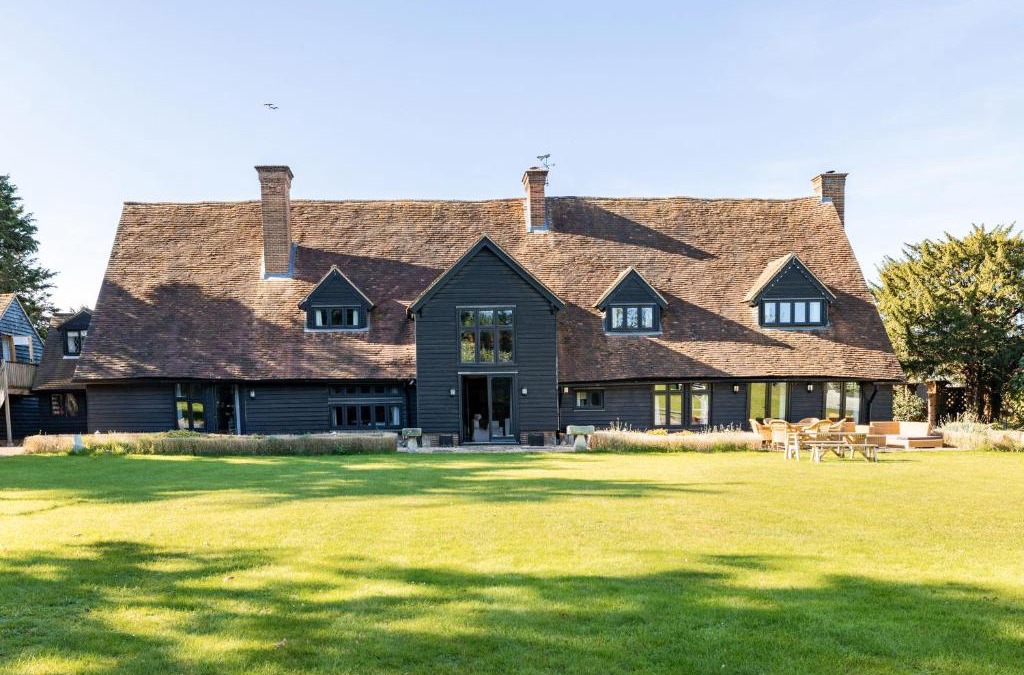 Bray on Thames Villa | Period Luxury Converted Barn Windsor/Maidenhead - Perfect for family groups