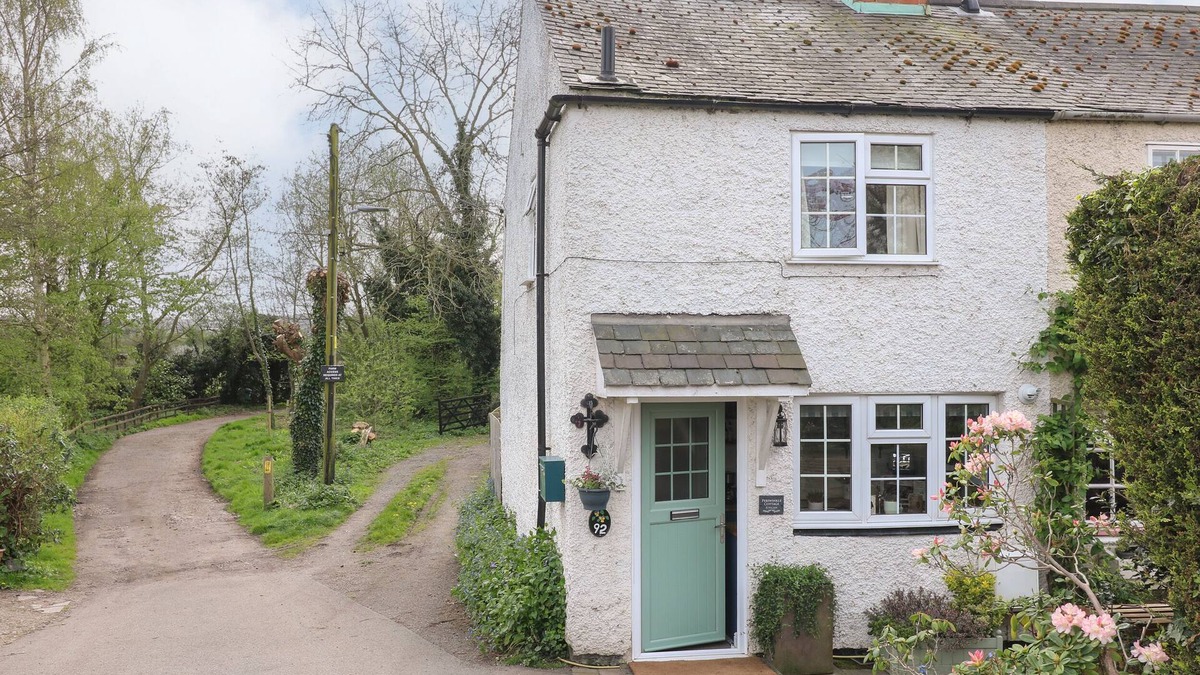 Barrow Upon Soar House | PERIWINKLE COTTAGE, pet friendly, with open fire in Barrow Upon Soar