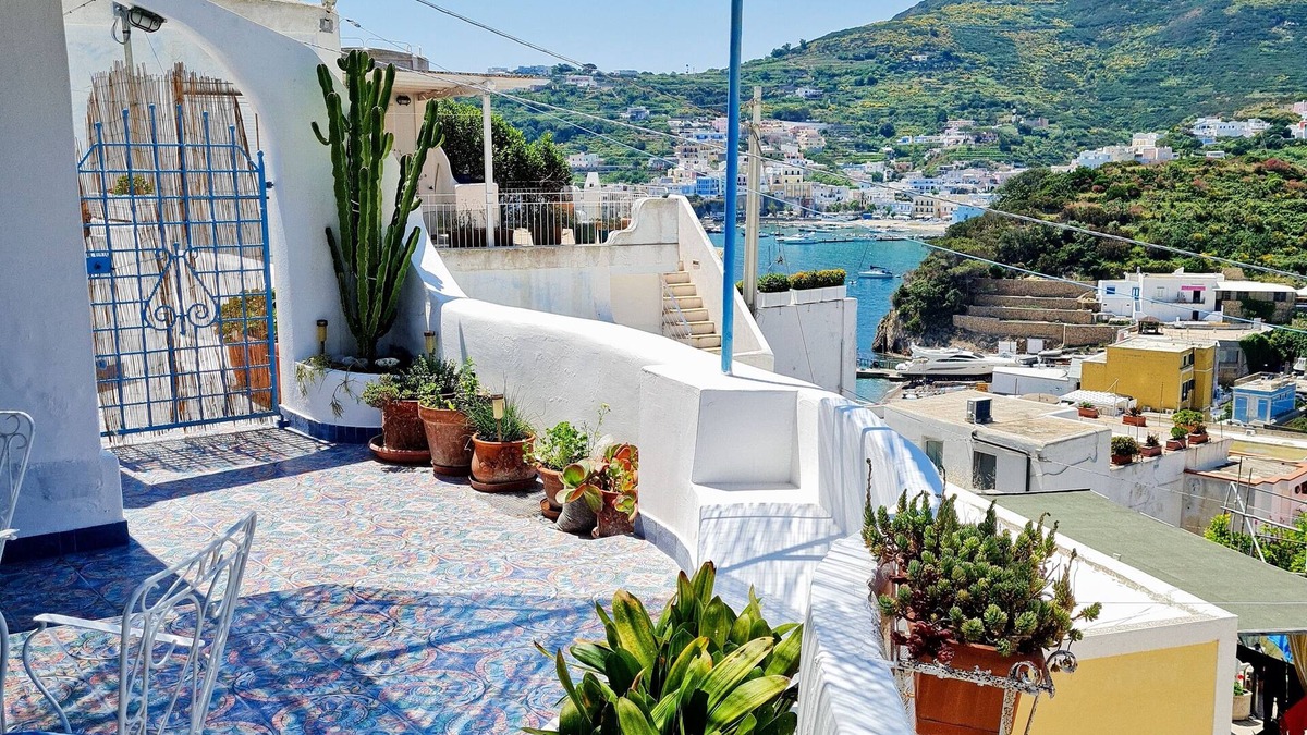 Ponza House | periwinkle panoramic house center- 5 beds included in the weekly rate
