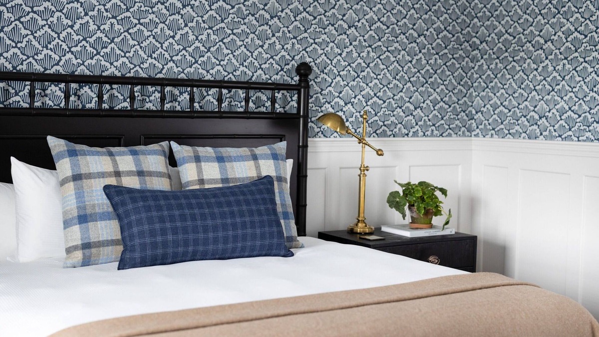 Kennebunkport Hotel | Perkins Suite at Kennebunkport Inn, Complimentary Breakfast, Free Parking