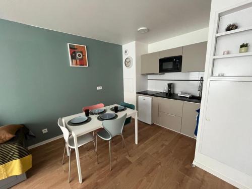 La Courneuve Apartment | PERLE HDG Tout Confort