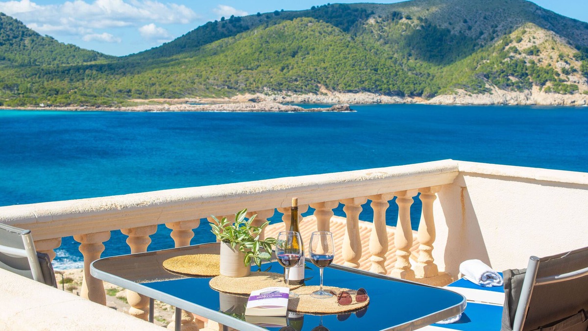Cala Agulla House | PERLETA - Fabulous penthouse with sea views, swimming pool, and free WiFi.