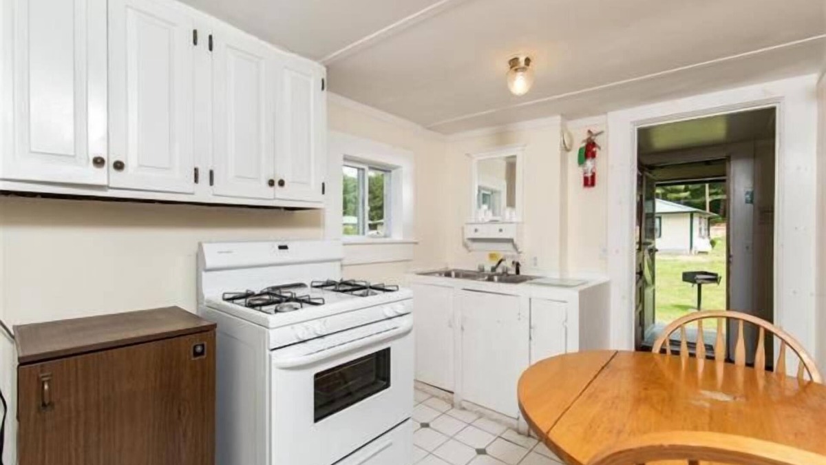 Intervale Hotel | Perry's Motel and Cottages