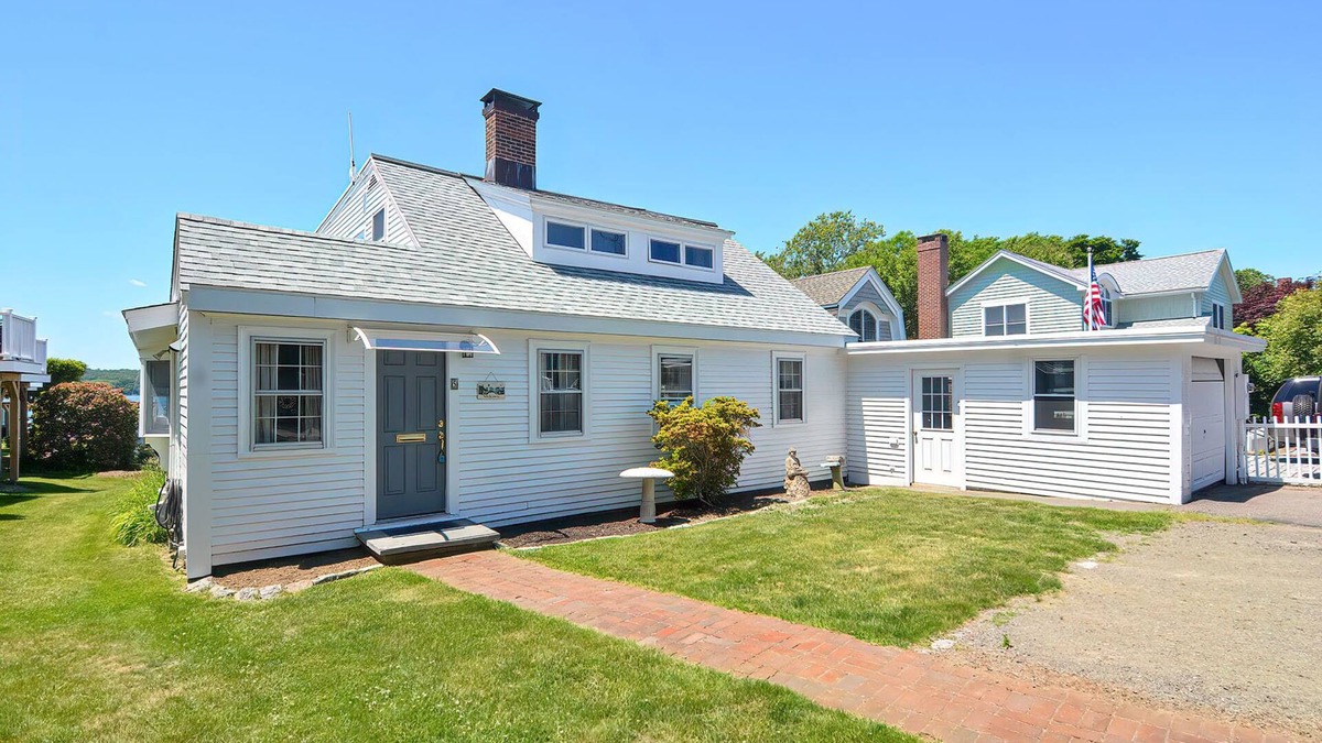 Gloucester House | Perrywinkle: Waterfront on Rocky Neck