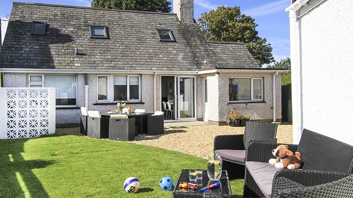 Edern Cottage | PERTHI, pet friendly, with open fire in Morfa Nefyn