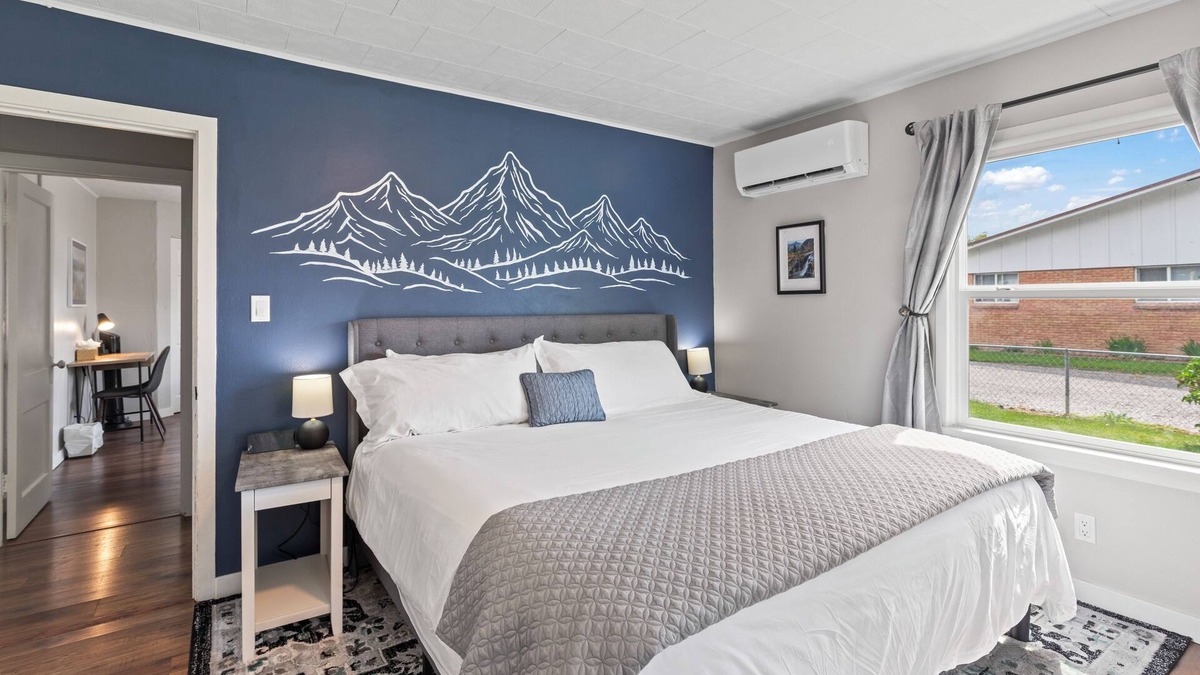 Montrose House | Pet & Family Friendly Downtown Montrose-20 Minutes to Black Canyon National Park