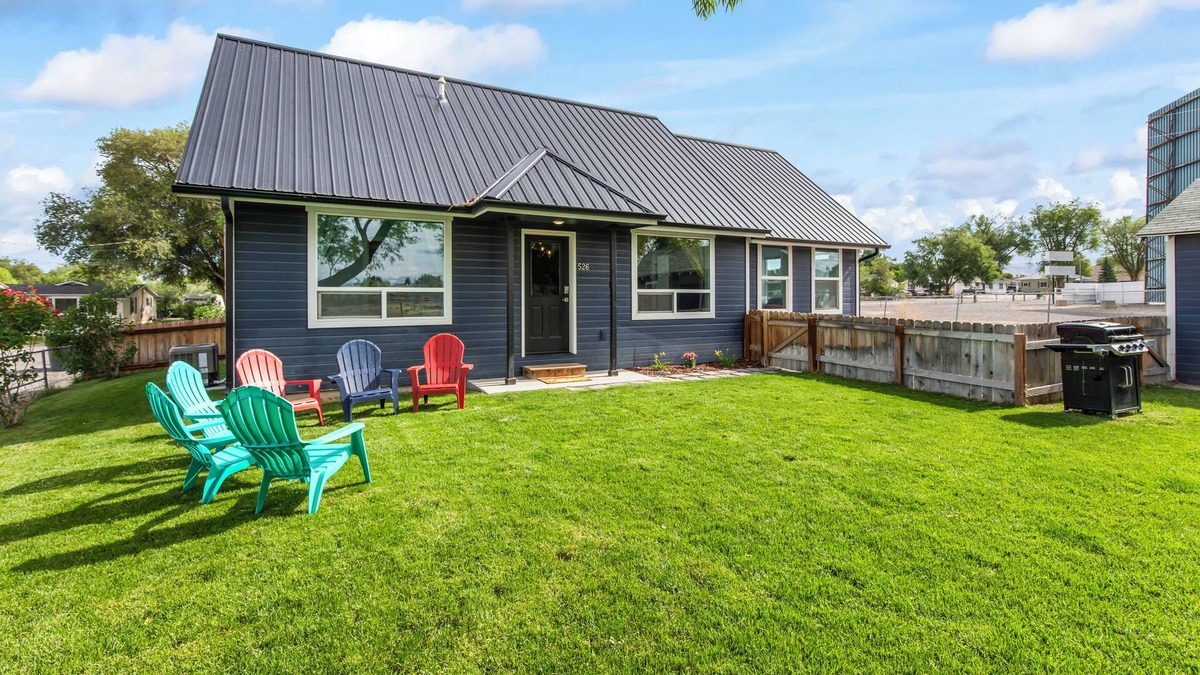 Montrose House | Pet & Family Friendly, Mountain Views, Downtown Montrose 20 Min to National Park