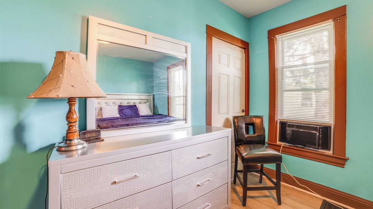 South Chicago Heights Apartment | Pet-Friendly Apt in South Chicago Heights