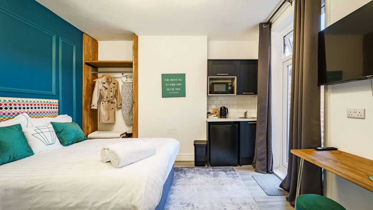 City Centre Apartment | Pet friendly studio with private patio